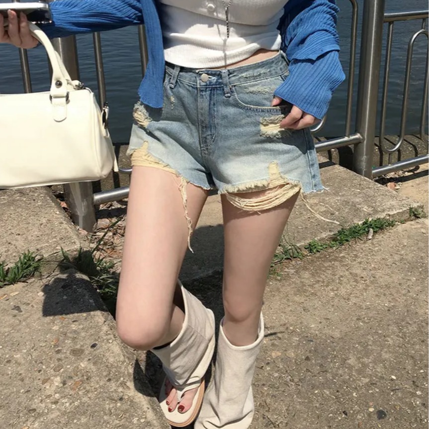 Shorts Denim Frayed - شورت جينز نيمو هوم بخصر مرتفع
