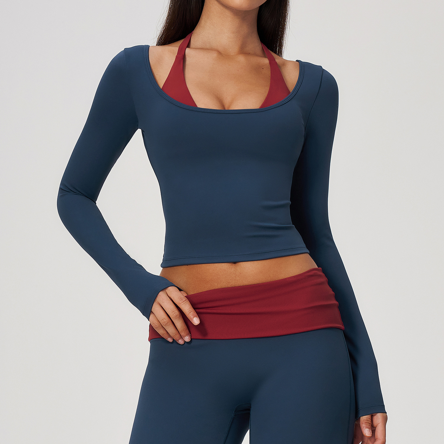 Crop Top Crochet - بلوزة يوغا بتصميم قطعتين وهميتين، بأكمام